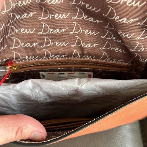 NWT - Drew Barrymore Heart Lock Envelope Clutch - Peach with gold. - Picture 5 of 6